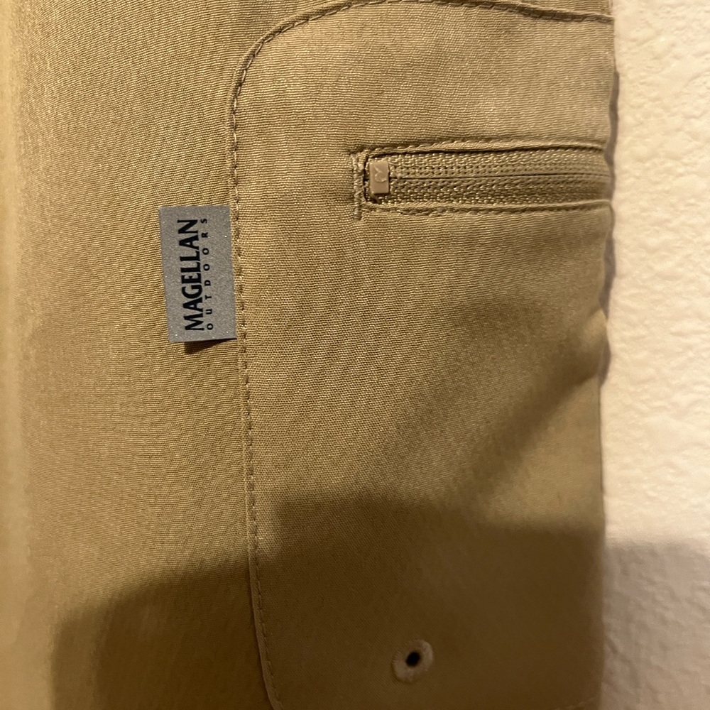Magellan Outdoors Men's Khaki Cargo Shorts. Size 30” waist - Picture 4 of 5